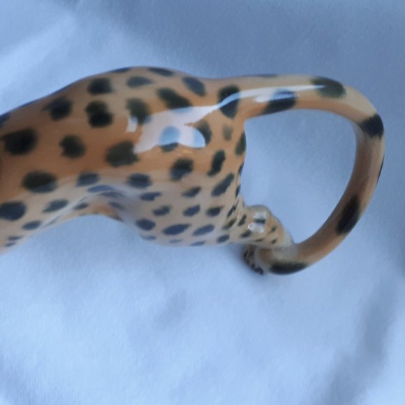Stunning Volkstedt/Dresden Cheetah, hand-made porcelain - Picture 8 of 8